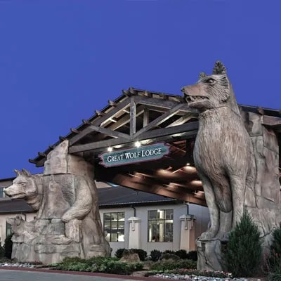 Grand entrance to Great Wolf Lodge